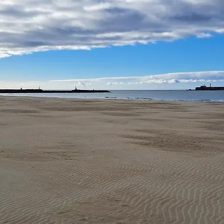 Helios 24, T2 Climatise, Parking, Terrasse, 500m شقة آجد